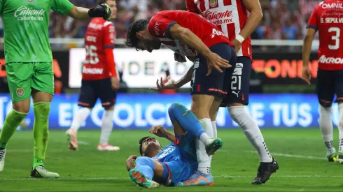 Antonio Briseño terminó amonestado por el incidente que tuvo en el área con Uriel Antuna