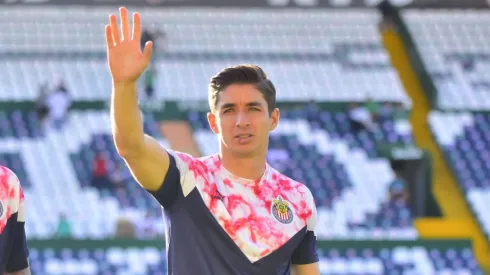 ¿Cuánto gana Isaac Brizuela en Chivas?: Uno de los jugadores más queridos por la afición<br />
y Cristian Calderón, durante el partido de la jornada 15 del torneo Clausura 2023 de la Liga BBVA MX, entre los Esmeraldas del León y las Chivas Rayadas del Guadalajara, celebrado en el estadio León. Foto: Imago7/ Ramón Balandrán