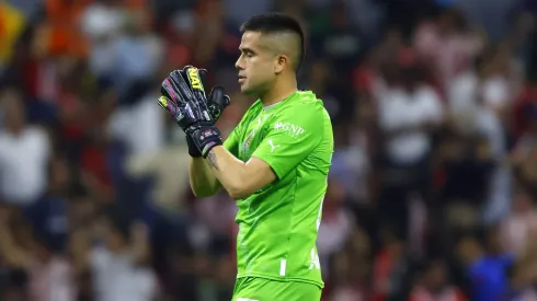 ¡NI ACEVEDO NI WHALLEY! Destapan en Chivas al nuevo portero para suplir a Miguel Jiménez