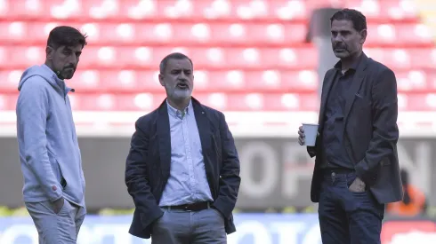 Comentarista llama ‘charlatán’ a Paunovic y lo manda a la Basílica para que Chivas remonte a América