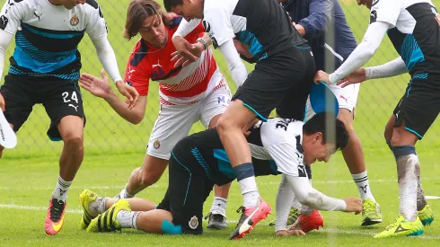 ¡HUMILLADO! Campeón con Chivas en el 2017 fue despedido por redes sociales y así reaccionó