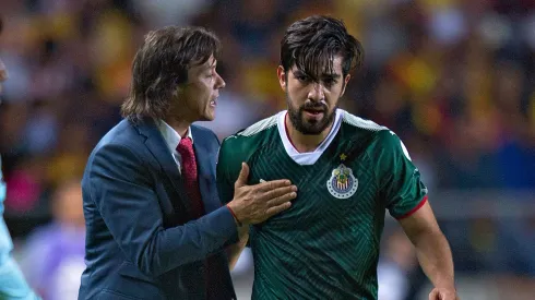 Así se reencontraron Matías Almeyda y Rodolfo Pizarro.