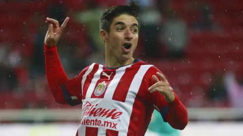 Isaác Brizuela se estrenó como influencer al probar hamburguesas de un nuevo patrocinador de Chivas