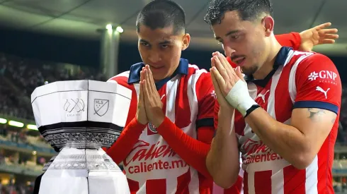 Chivas ya viaja a Estados Unidos tras dos horas de retraso.