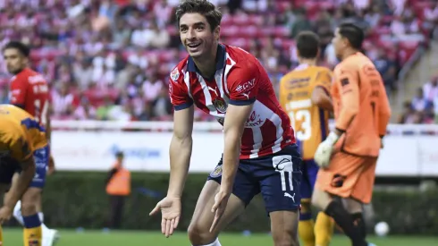 Isaac Brizuela festeja 14 años en el futbol de profesional.