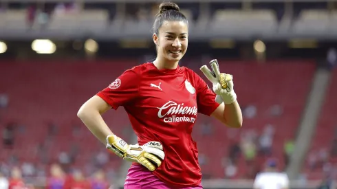Celeste Espino cumplió 20 años y lo celebraron en el entrenamiento de Chivas Femenil