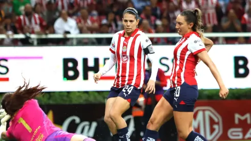 ¡INEXPLICABLE AUSENCIA! Antonio Spinelli sorprende con convocadas de Chivas Femenil ante Necaxa