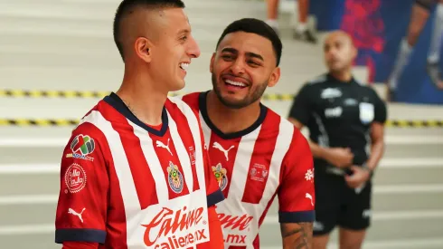 Roberto Alvarado y Alexis Vega estarán disponibles para Chivas en el Clásico Nacional del Apertura 2023