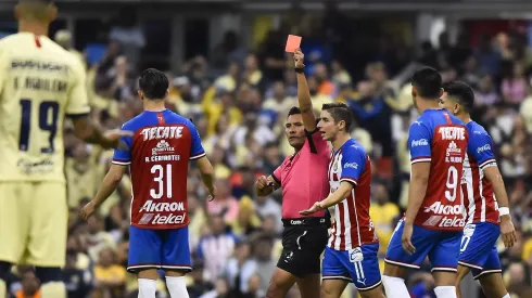 Se confirmó por qué Chivas está preocupado por el árbitro Fernando Guerrero en el Clásico Nacional