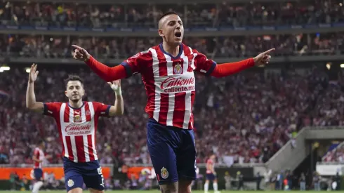 Previo a Toluca, el Piojo Alvarado se disfrazó y la afición de Chivas estalló en redes sociales.