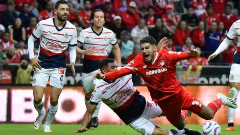 Antonio Briseño y Fernando González se enfrascaron en una discusión tras el gol de Toluca
