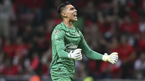 Raúl Rangel se ganó los pocos elogios de la afición de Chivas tras el empate en Toluca