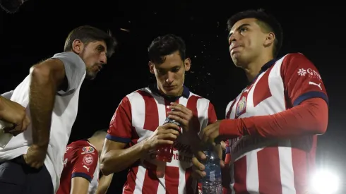 Noticias de Chivas hoy 13 de octubre: Macías tiene fecha de regreso; nadie quiere a Vega
