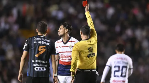 Ricardo Marín fue amonestado dos veces en menos de tres minutos y salió expulsado