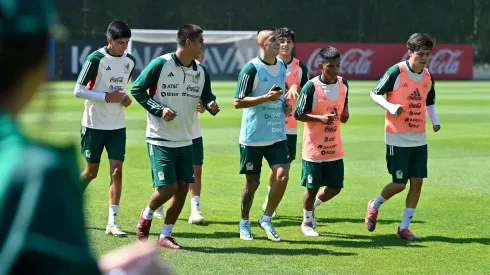 Roberto Alvarado fue de los primeros en sumarse a la concentración de Selección México
