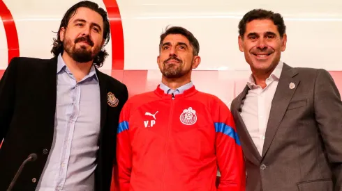 Afición Rojiblanca estalló contra Vergara por su mensaje a Veljko Paunovic.