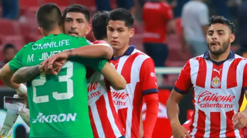 El jugador de Chivas que corre peligro por la llegada de Fernando Gago: Ni Vega ni el Pocho 
