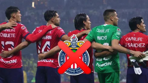 Chivas en problemas no puede acomodar a cuatro jugadores que no entran en planes de Hierro y Gago