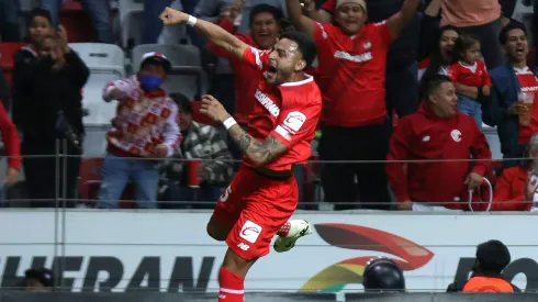 Alexis Vega debutó con gol en Toluca.
