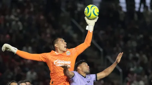 El técnico de Chivas salió en defensa del Yael Padilla, pero no de su guardameta.