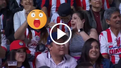 La aficionada se vio sorprendida después de reaccionar con la épica seña contra las Chivas
