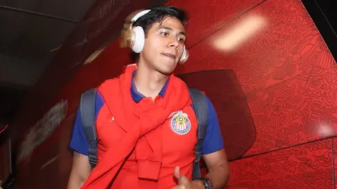 Macías apenas ha jugado en dos partidos desde que llegó Chicharito.