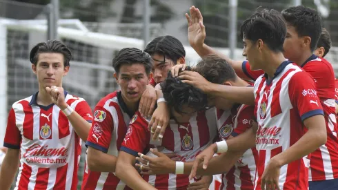 Ariel Castro se perfila para jugar contra en Rayados vs. Chivas.