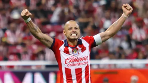 Chicharito celebró su primer gol desde el regreso a Chivas.