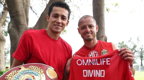 Rafael Espinoza a los golpes con jugadores de Chivas.