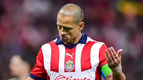 Golazo de Chicharito en el entrenamiento de Chivas.