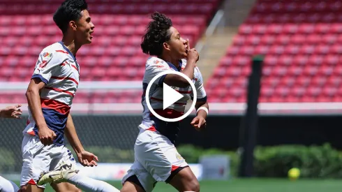 Gael García anotó un golazo para que Chivas empate ante a Atlas.