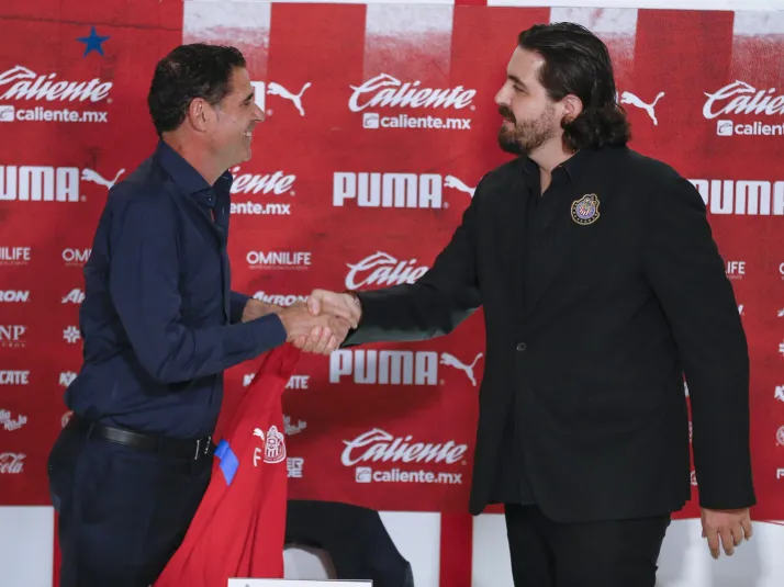 Fernando Hierro podría quedarse en Chivas hasta 2027 gracias a Amaury