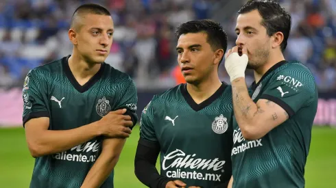 Chivas quiere cerrar la renovación de Alan Mozo.