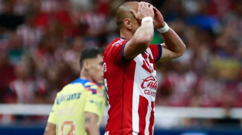 Chicharito tuvo minutos ante América pero no pudo anotar.