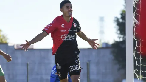 Chivas cercar de cerrar el fichaje de joven jugador de Atlas