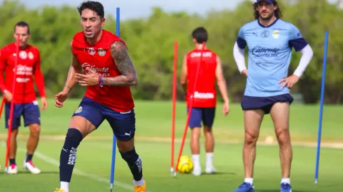 El volante puede jugar como contención o atrás de los delanteros.