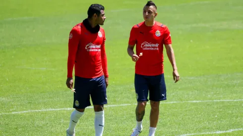 La reacción de Roberto Alvarado causó mucha gracia en la afición de Chivas