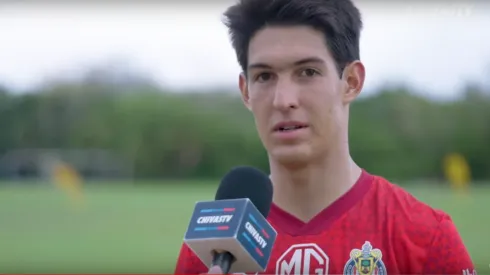 José Castillo se mostró ilusionado por su primera pretemporada completa con Chivas