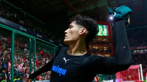 Chiquete en uno de sus últimos juegos con Chivas.