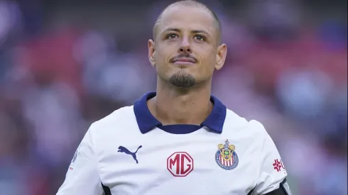 Reportan lo importancia de Chicharito dentro del vestuario de Chivas.