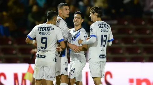 Chivas detrás de Brandon Vázquez.