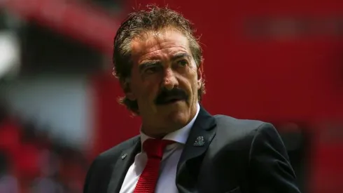 Destapan que a Ricardo La Volpe le tendieron la cama en Chivas.