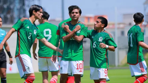 Chivas lidera la convocaotira de Arce.