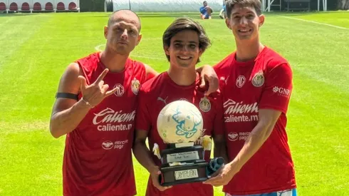 Chicharito Hernández festejó su regreso a la convocatoria con Bruce El-mesmari y José Castillo