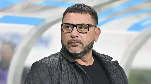 Antonio Mohamed asoma como candidato a dirigir a Chivas.