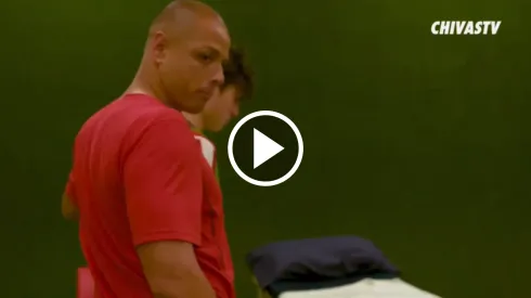 Chicharito Hernández acompañó a Hormiga González a la revisión médica tras abandonar la cancha del Estadio Akron