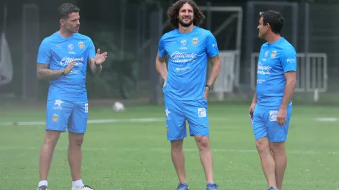 Fernando Gago dirigió junto a Fabricio Coloccini la sesión de este martes en Guadalajara