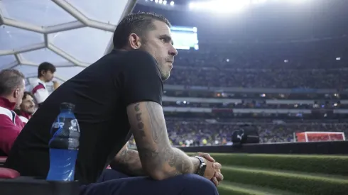 Gago se fue de México por la puerta de atrás.