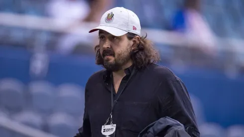 Amaury Vergara presente en el entrenamiento de Chivas.