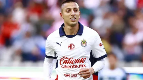 Roberto Alvarado es uno de los jugadores más destacados de las Chivas.